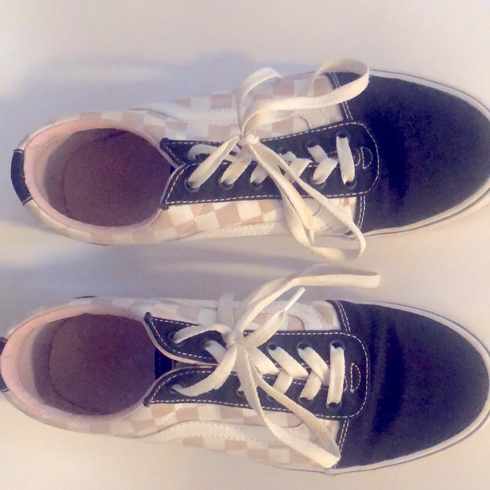 Great condition NWOT black, off white, tan Women Off the Wall Vans Sneakers